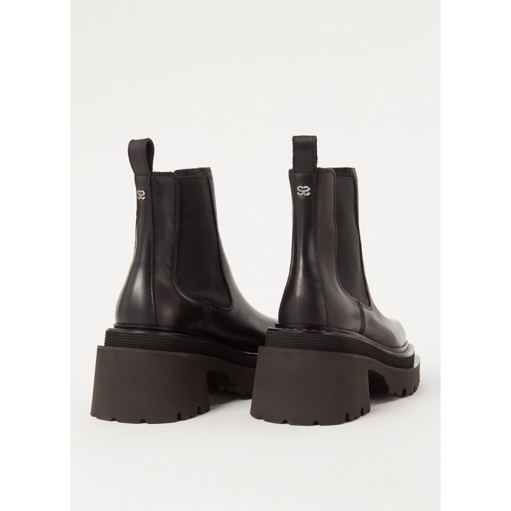 NWT $475 MSRP Sandro Akis Leather Chelsea Boots - Black